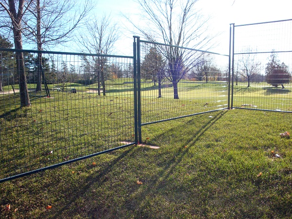 The Modu-Loc fence system uses extensions to accommodate uneven terrain