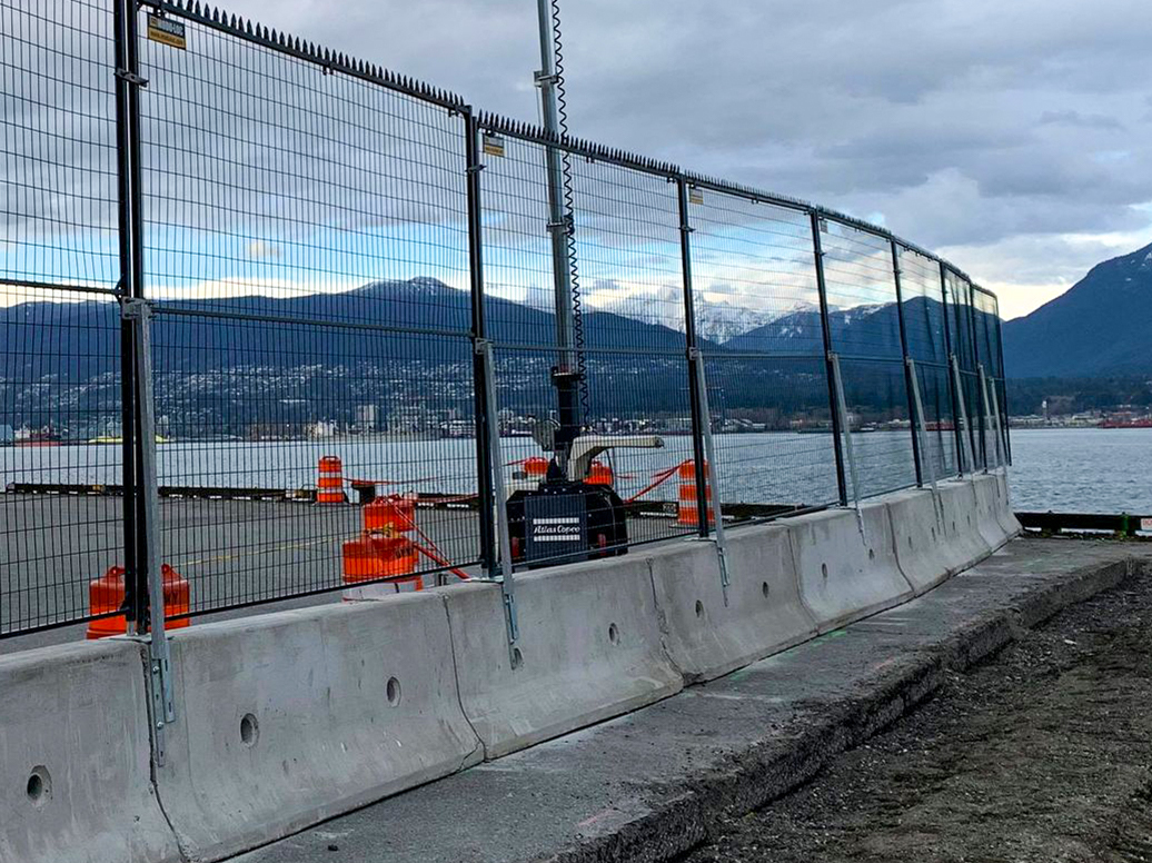 Système de clôture sur socle de béton